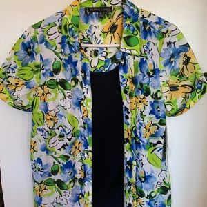NWT - Petite Large Short Sleeve Top